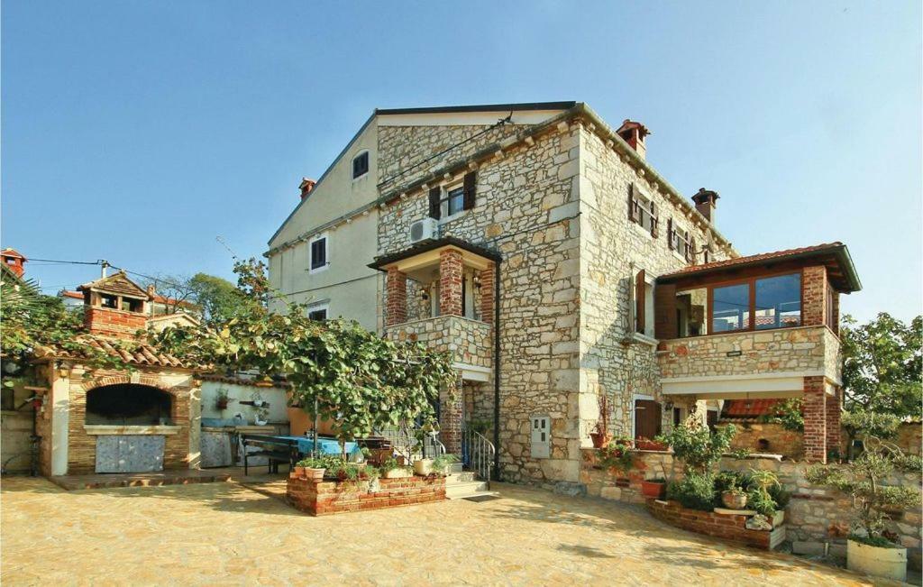 Mugeba 3 Bedroom Accommodation Porec Exterior photo