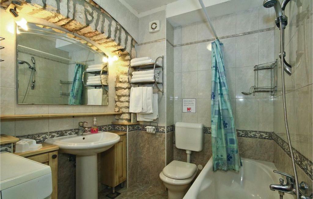 Mugeba 3 Bedroom Accommodation Porec Exterior photo