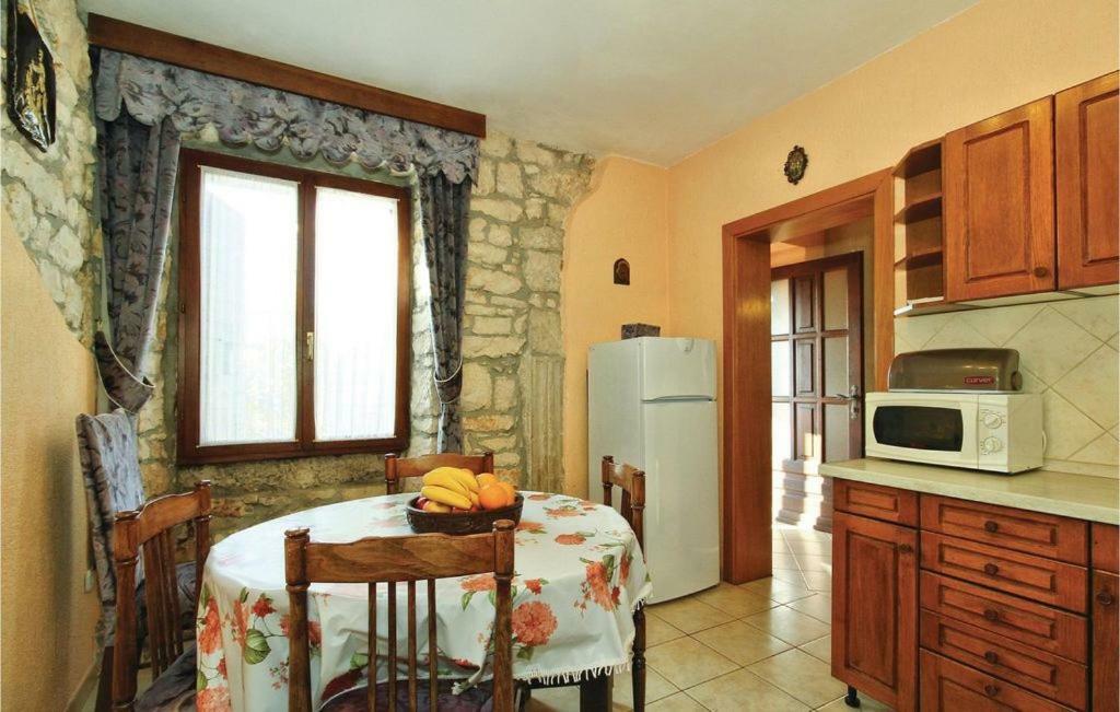 Mugeba 3 Bedroom Accommodation Porec Exterior photo